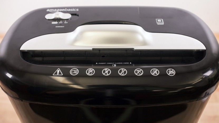 amazon basics 6-sheet micro-cut - the amazonbasics 6-sheet cross-cut has a handle and a slot for...