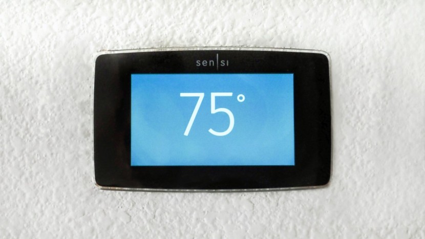 sensi touch wifi - the current temperature is very clearly displayed, a direct contrast...