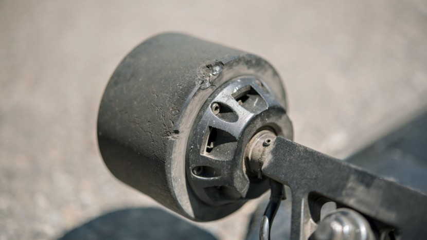 halo board carbon edition - the wheels on this board wore unusually quickly.