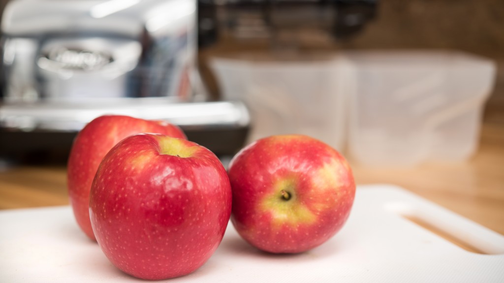 omega j8006 nutrition center - the omega did a great job at juicing soft produce.