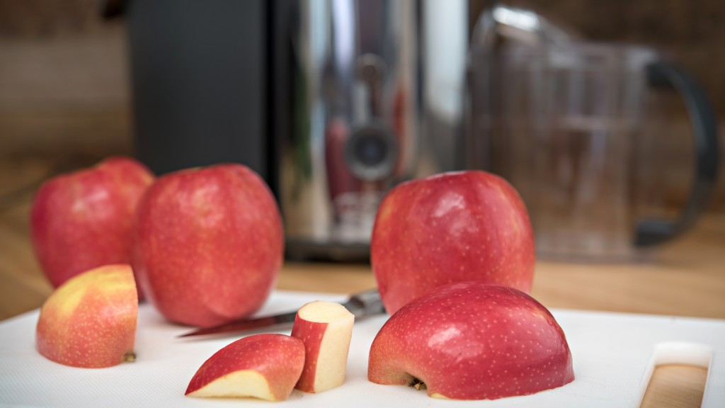 bella 13694 - apples being prepared for juicing!