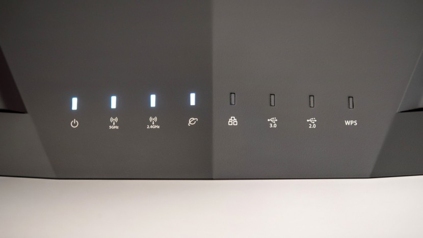 asus rt-ac88u wireless-ac3100 - the led indicator lights on the rt-ac88u.