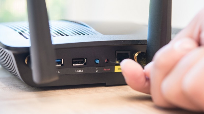 linksys ac1900 (max stream ea7500) - the max stream is quite easy to use.