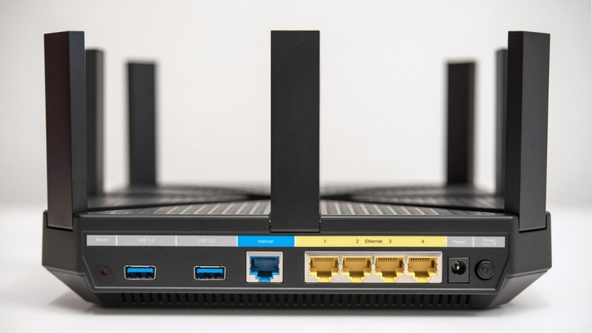 tp-link ad7200 (talon ad7200) - the talon supports 4 lan ports and 2 usb 3.0 ports.