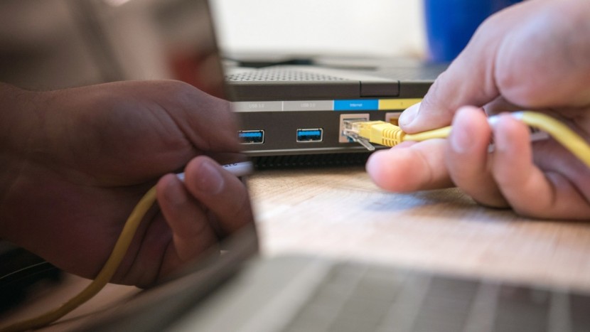 wifi router - like most routers the talon also color codes its wan and lan ports.