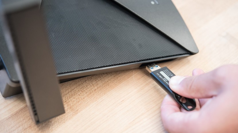 netgear nighthawk x10 (r9000) - the x10 supports 2 usb 3.0 ports.