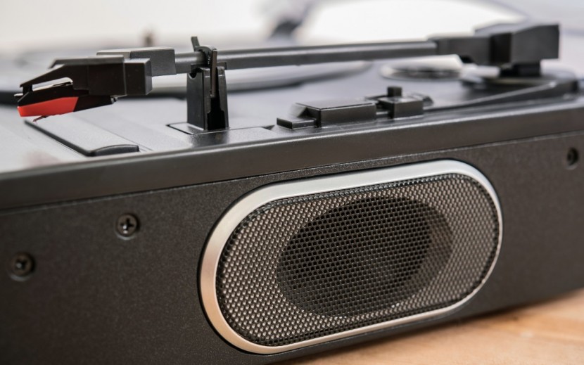 jensen jta-230 - the jensen is somewhat flimsily constructed.