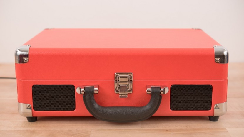 victrola vintage 3-speed - the victrola packs down into a nice suitcase, but the components...