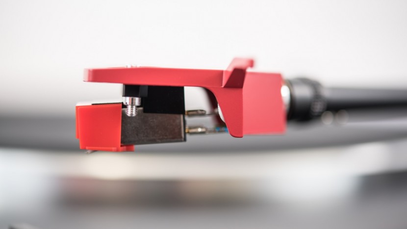 audio-technica at-lp3bk - fully automatic cueing makes getting the cartridge onto the record a...