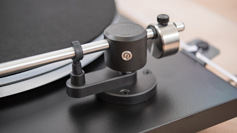 u-turn audio orbit plus - the orbit has a nice stiff tonearm, but the tracking force...