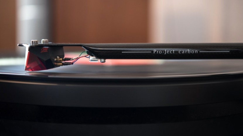 pro-ject debut carbon - the high quality carbon fiber arm of the debut carbon is indicative...