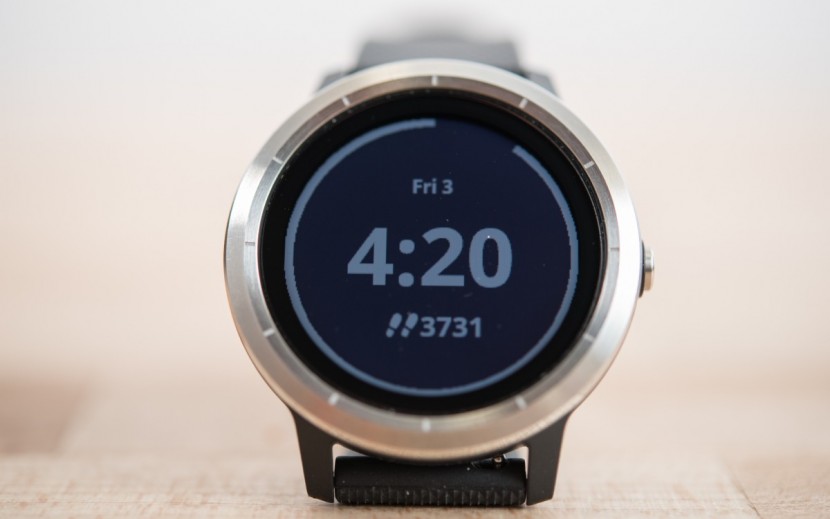 garmin vivoactive 3 - the vivoactive 3 has a strong display that is easy to read in bright...