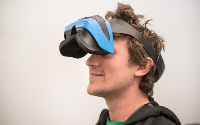 acer ah101-d8ey - the acer flips up so you don&#039;t have to take it off to talk to...