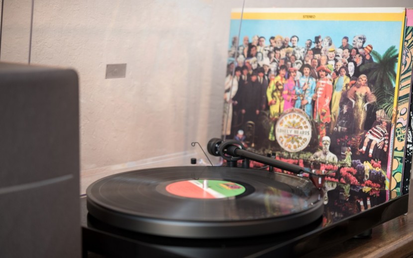 pro-ject debut carbon