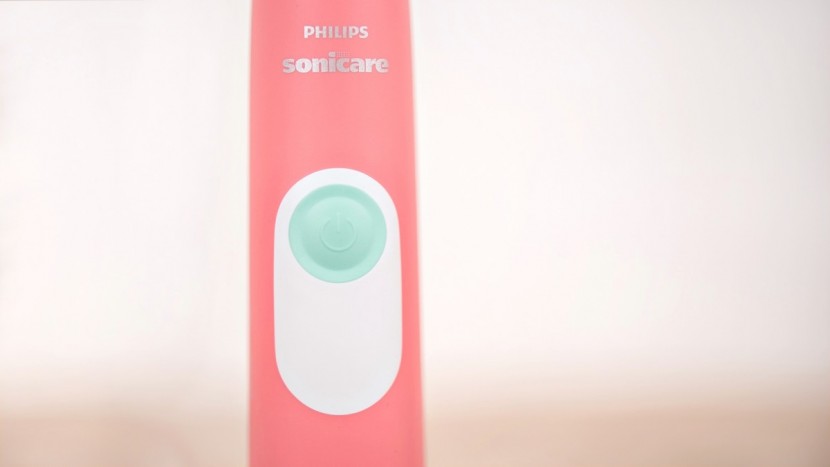 philips sonicare series 2 - the button is fully sealed, making it easy to clean.
