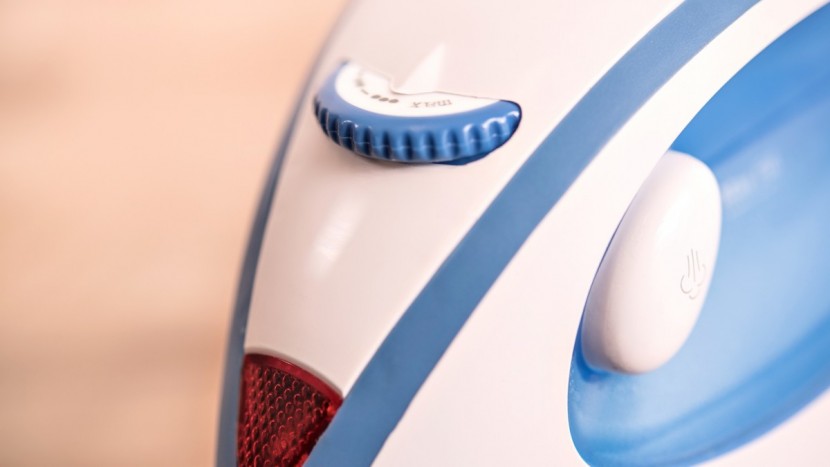 sunbeam hot-2-trot - the hot-2-trot doesn't have a water spray like most of its...