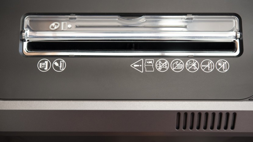 fellowes powershred 99ci - the powershred 99ci&#039;s shredding slot and its safety sensor that...