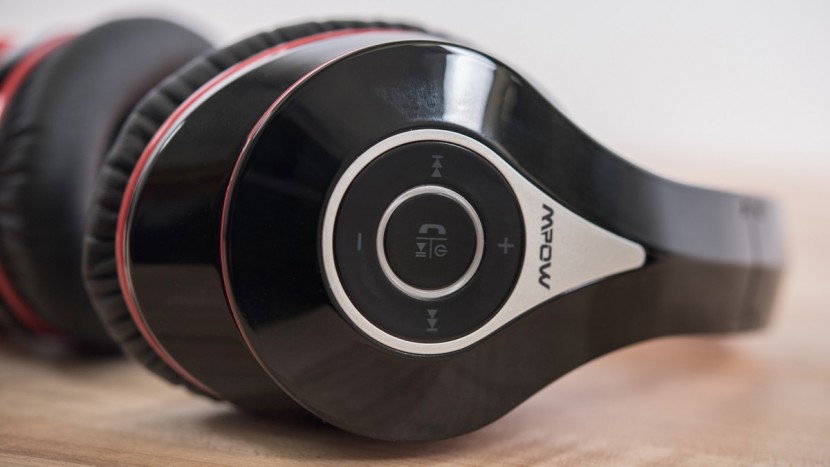 mpow bluetooth over ear - the mpow's controls.