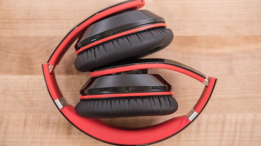 mpow bluetooth over ear - the mpow's deep earcups make for all-day comfort.