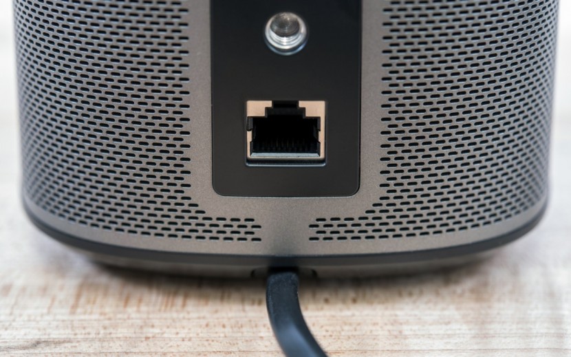 sonos play:1 - the play:1&#039;s only port is is for an ethernet cable.