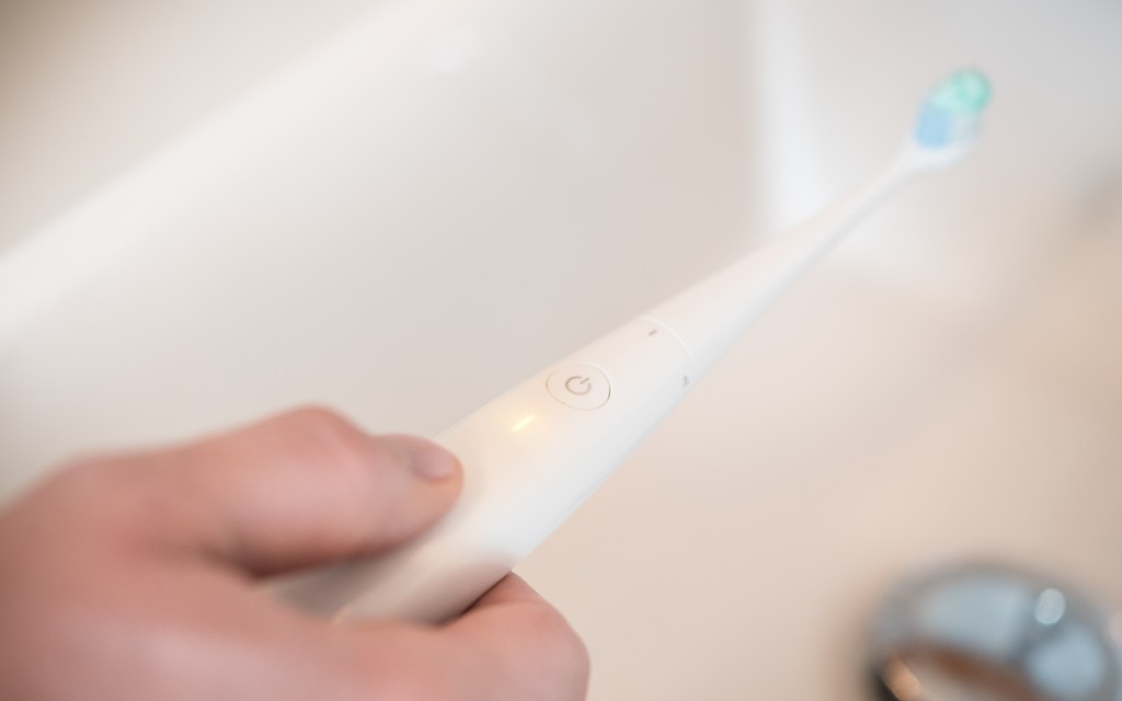 colgate smart electronic toothbrush e1 - the e1 was very quiet.