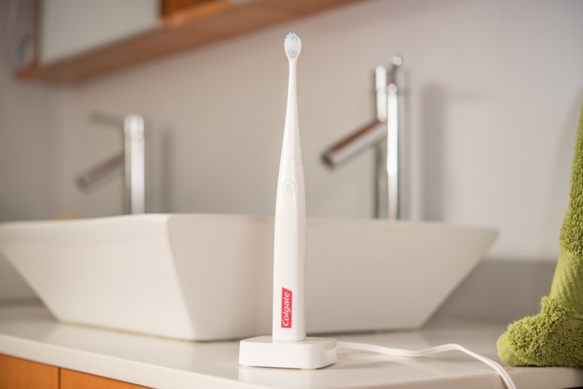 colgate smart electronic toothbrush e1 - the colgate smart e1.