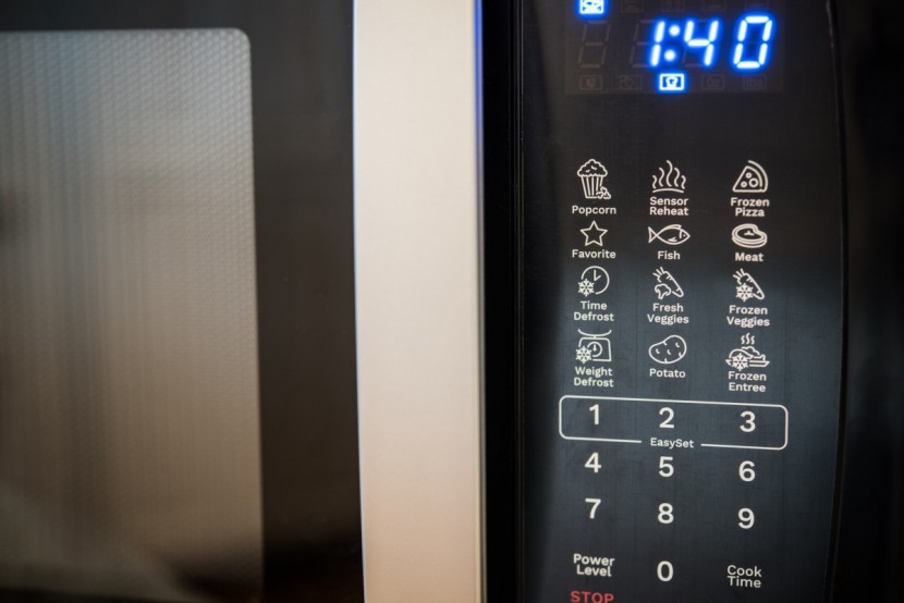 homelabs hme010002n - the keypad is very intuitive and the microwave doesn&#039;t slide around...