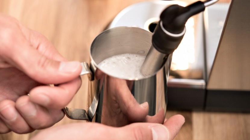 de&#039;longhi ec685m - the steam wand is good, but falls a bit short of great.