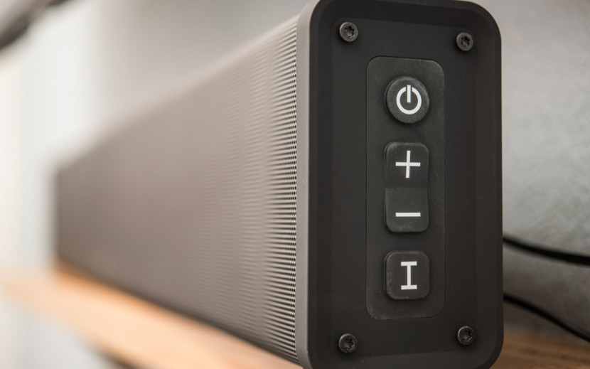 zvox sb500 - the simple on-bar controls.