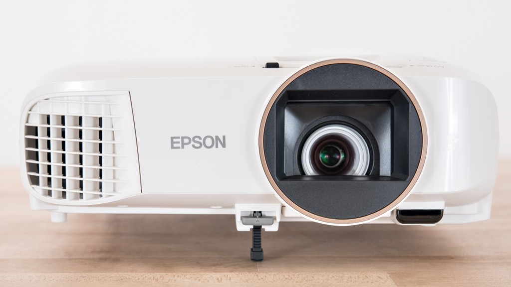 Epson Home Cinema 2150 Review | Tested by GearLab
