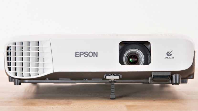 epson vs250 - the vs250&#039;s leg allows for quick and easy height adjustments.