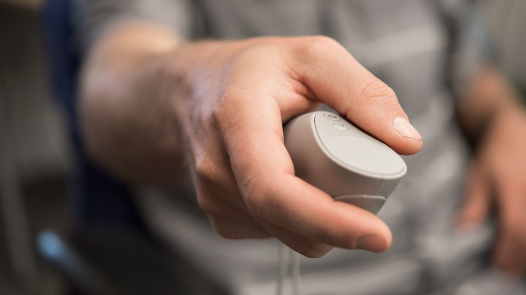 oculus go - the go has a simple and easy to use remote.