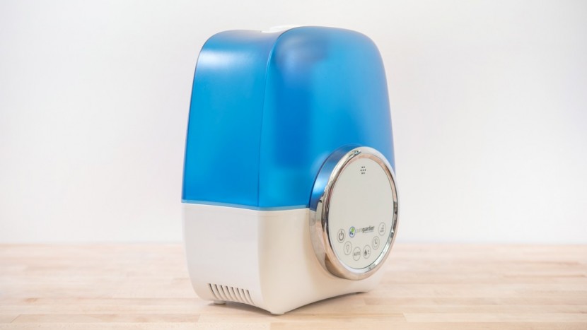 pureguardian h1250 - the pureguardian's large water tank opening makes cleaning fairly...