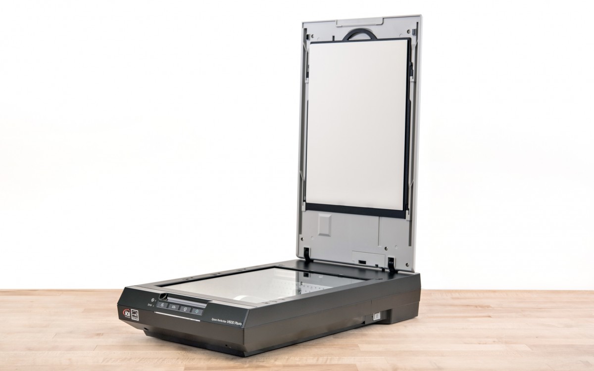 Epson Perfection V600 Review (The Perfection's bed takes its time when scanning an image.)