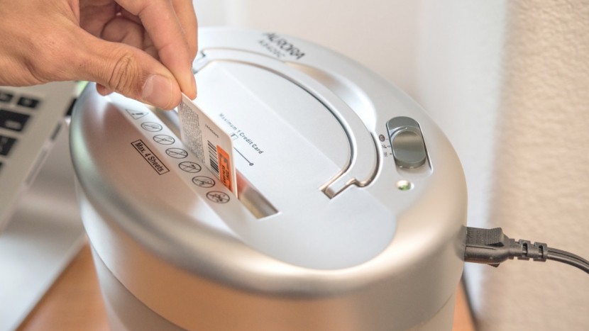 the desktop aurora has no problem shredding credit cards.