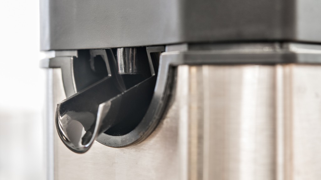 juicer - the spout on this juicer required frequent cleaning.