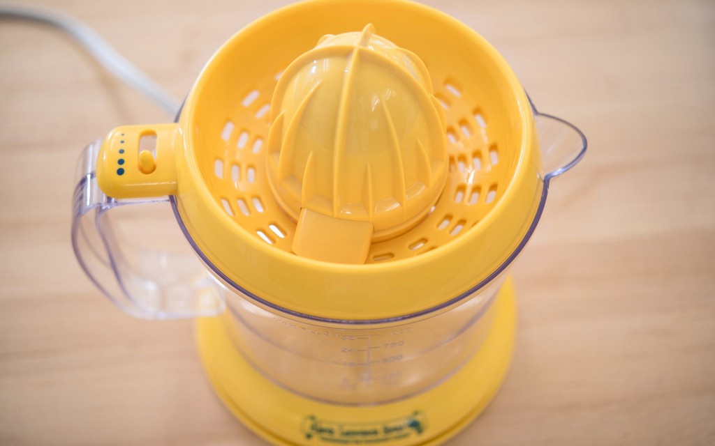 juicer - this product is really easy to clean but it can be a little...