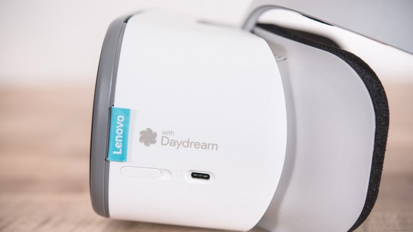 lenovo mirage solo - the headset has both the power button and volume controls easily...