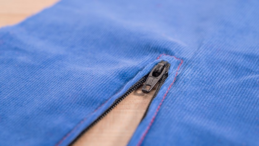 brother xr9550prw - the xr9550prw did a very clean job of attaching the zipper.