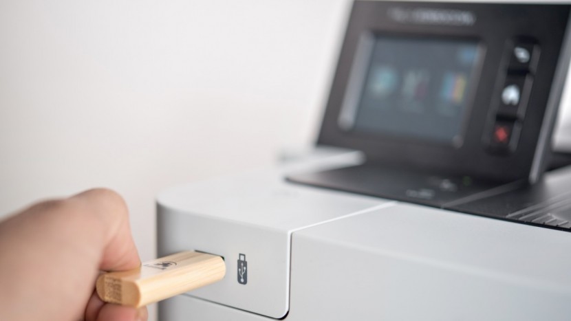 brother hl-l8360cdw - the hl-l8360cdw&#039;s flash drive usb port.