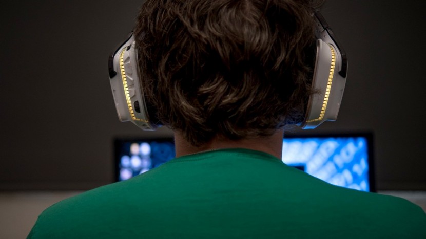 logitech g933 artemis spectrum - the lights are cool on the g933, but unfortunately we don't get to...