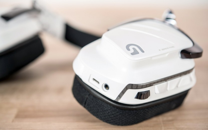 logitech g933 artemis spectrum - you can set the "g" buttons up in the software to suit your needs.