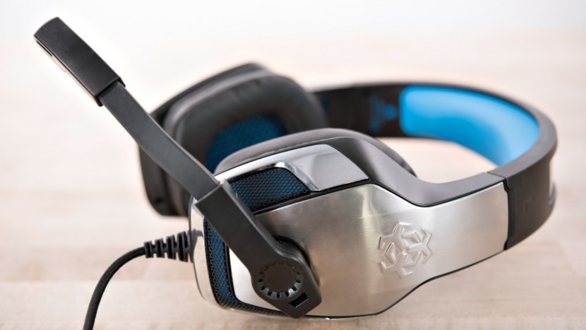 gaming headset - models without a pivoting ear cup create pressure points.