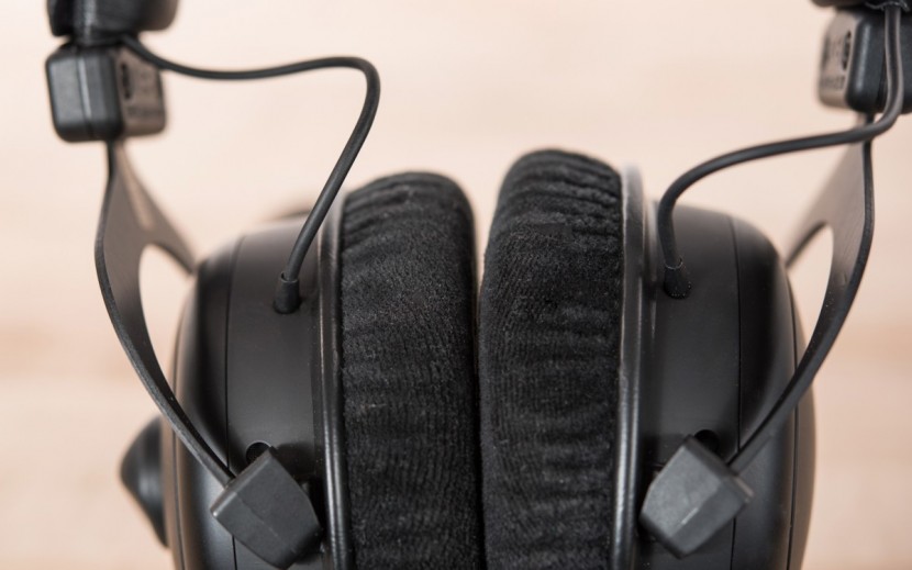 beyerdynamic mmx 300 - the mmx 300 fit very tight against the cranium.