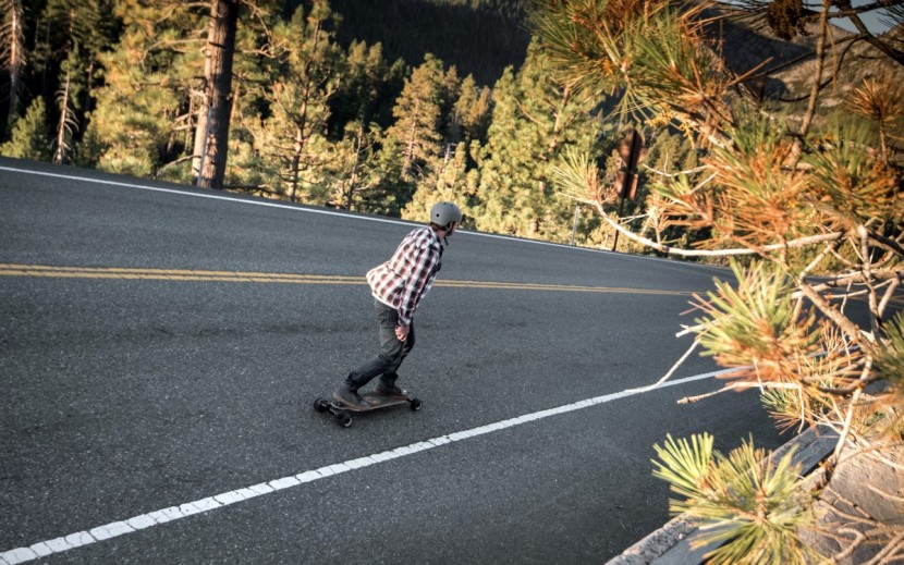 evolve gtx bamboo street - the wheels on this board do a decent job of handling rougher roads.