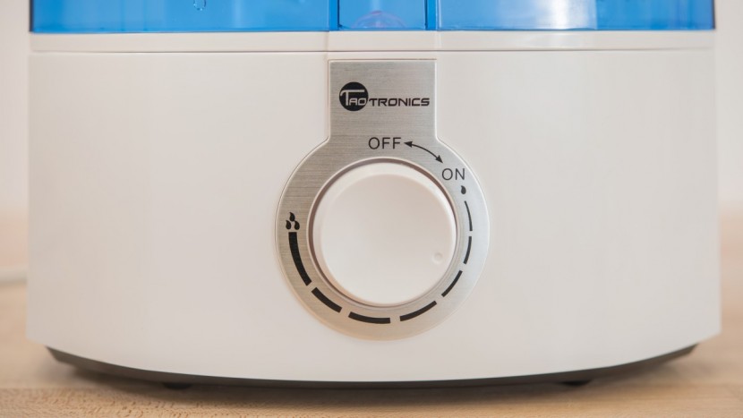 taotronics tt-ah002 - the taotronics' single knob control panel.