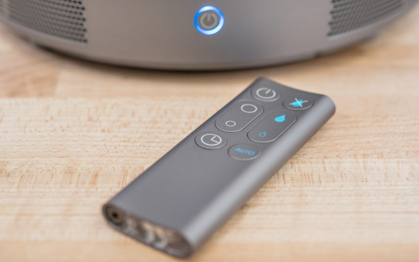 dyson am10 - the dyson includes a convenient remote control.