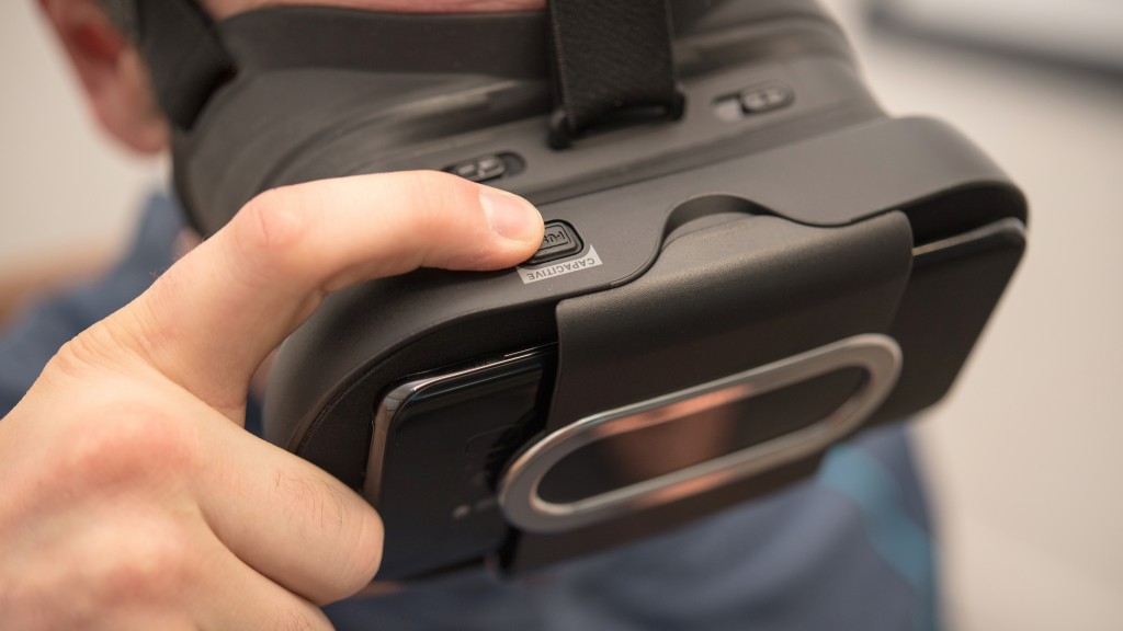 qery vrgo - a button on top to interact with the screen.