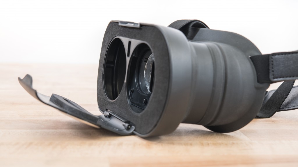 qery vrgo - the qery does have a ledge for your phone, but if your phone is slim...