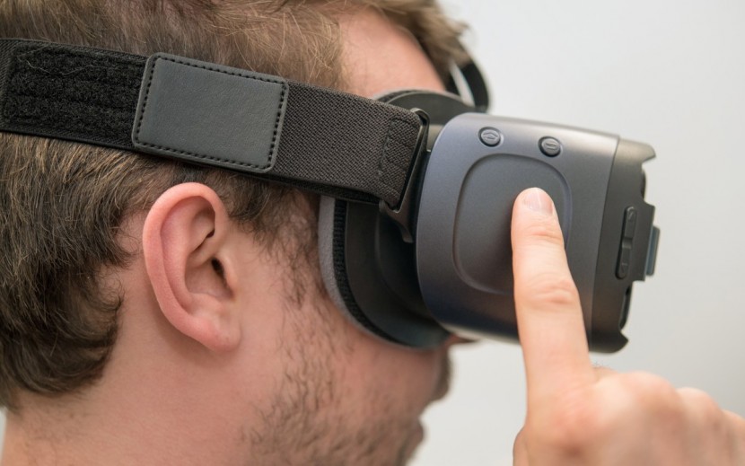 samsung gear vr - the samsung gear is equipped with a built in track pad, home and...